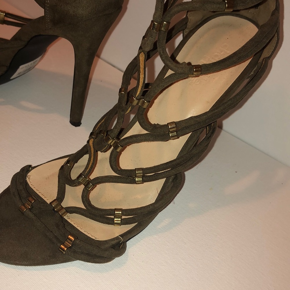 Heels - Picture 2 of 3